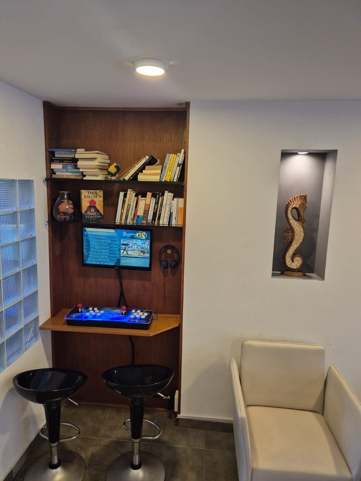 Rincón arcade y biblioteca del hotel